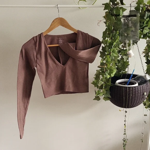 Beige tops - Picture 2 of 3